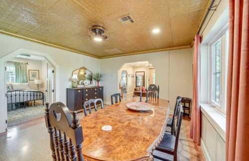 Sand Springs Haus | Less Than 9 Mi to Dtwn Tulsa Lovely Home with Yard and Deck!
