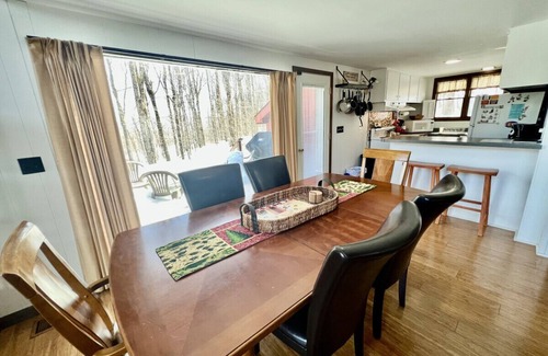 Stratton and Bromley Ski Areas Haus | Less the 1 mile to Bromley!
