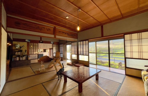 Ena Bed & Breakfast | Let's "do nothing" in the tranquil mountains. [Empanada specialty store attached].