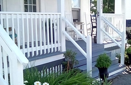 Hampton Hütte | Let the sea revive you. 1/2 block to beach