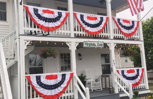 Hampton Hütte | Let the sea revive you. 1/2 block to beach