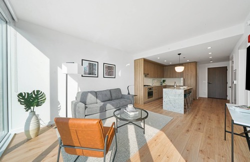 Near North Side Hotel | Level River North - Spacious Executive Suite