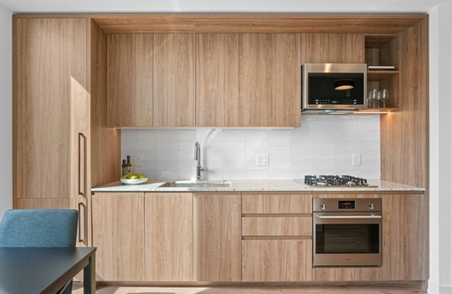 Killgubbin Hotel | Level studio suite with full kitchen and luxury bath