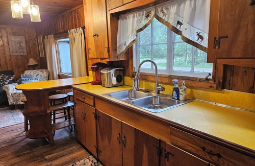 Lewiston Kabine | Lewiston Cabin close to town with views of East Twin Lake