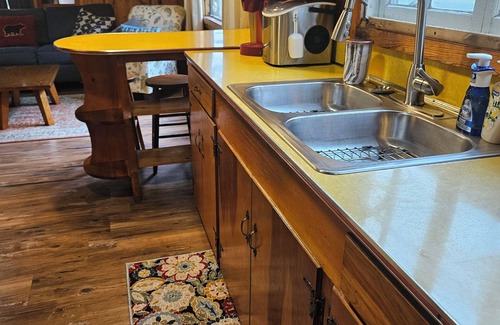 Lewiston Kabine | Lewiston Cabin close to town with views of East Twin Lake