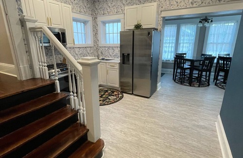 Walnut Street Haus | Lg Historic. 2 bulk MSU. Hammond. OTC. Downtown close