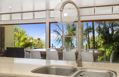 Sapphire Beach Haus | SELTENES ABSOLUTES KÜSTENHAUS AM STRAND, NEBEN DEM TROPISCHEN RESERVE