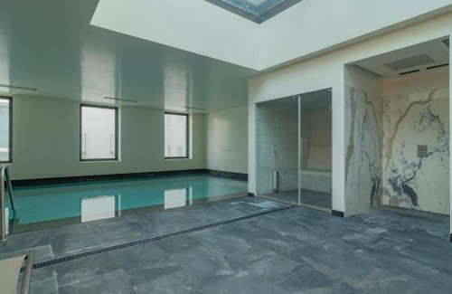 Sao Jose Wohnung | Liberdade Garden & Indoor Pool by LovelyStay