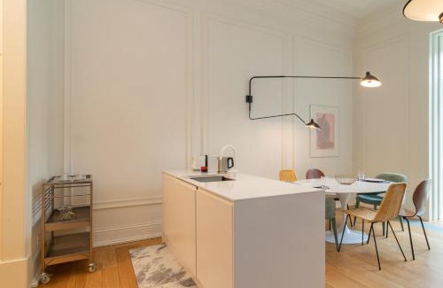 Sao Jose Wohnung | Liberdade Garden & Indoor Pool by LovelyStay