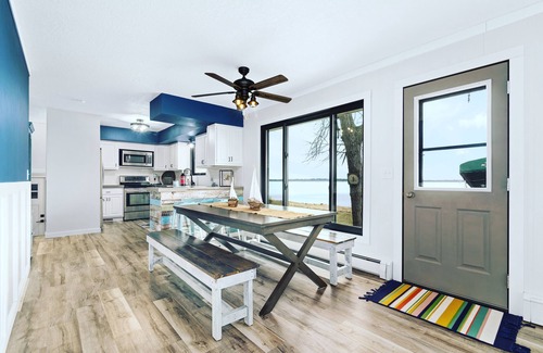 Brainerd Haus | Life Is Good Lodge lakefront, private beach between Brainerd & Nisswa, game room