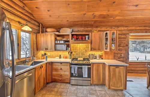 Hailey Haus | Life on Easy Street w/ Hot Tub: 7 Mi to Dwtn!