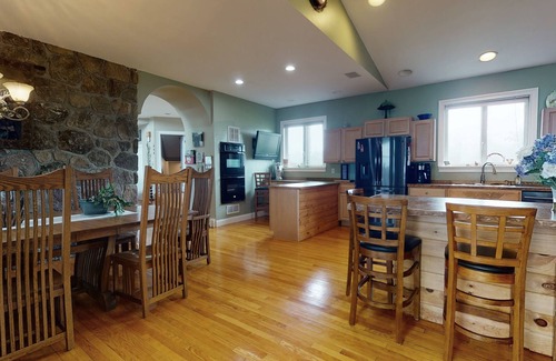 Kenyon Haus | Life on the Pond