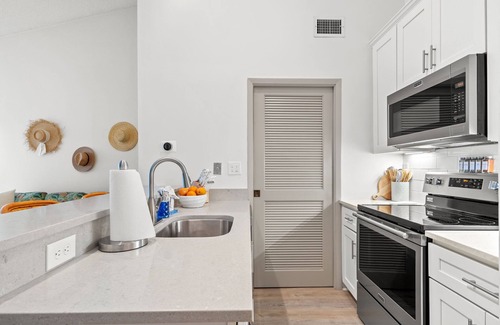 Sawgrass Wohnung | Light and Airy Luxury Condo just Steps from Private Beach Access