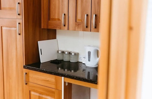 Newton St Loe Wohnung | Light and airy with parking nearby