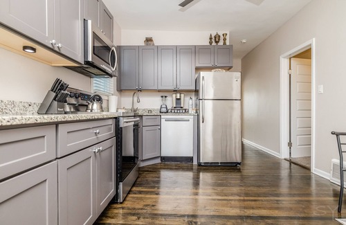 Avondale Haus | Light and bright 3BD duplex in Avondale, Chicago