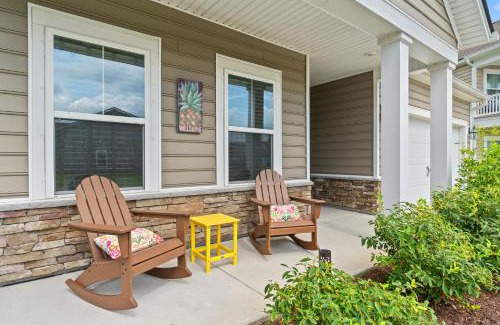 Red Hill Haus | Light and Bright 3BR with Backyard on Golf Course