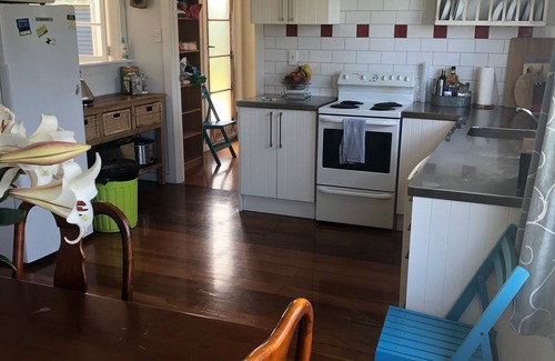 Waverley Haus | Leichte und saubere familienfreundliche drei Schlafzimmer Bach