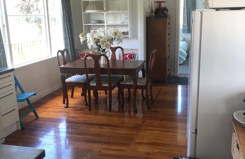 Waverley Haus | Leichte und saubere familienfreundliche drei Schlafzimmer Bach