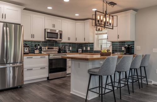 Ronda Wohnung | Light-filled apartment in the Appalachian foothills and N Carolina wine country.