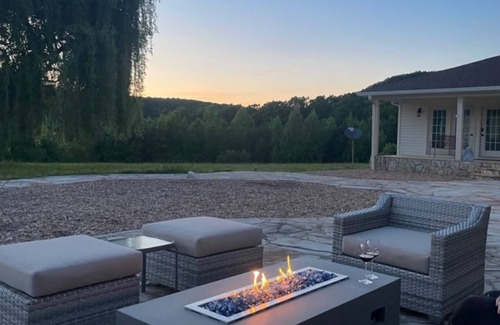 Ronda Wohnung | Light-filled apartment in the Appalachian foothills and N Carolina wine country.