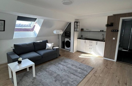 Alt-Muhlburg Wohnung | Light-filled top-floor studio in Karlsruhe-Mühlburg - APOLONIAliving