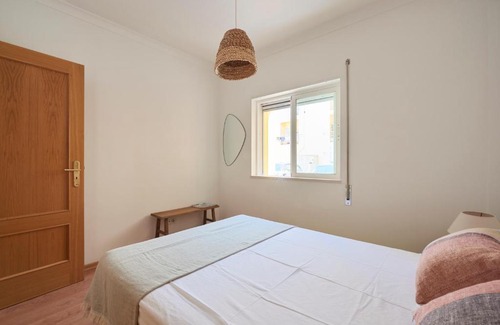 Local da Parvoice Wohnung | Lightful Refuge on the River Front, By TimeCooler