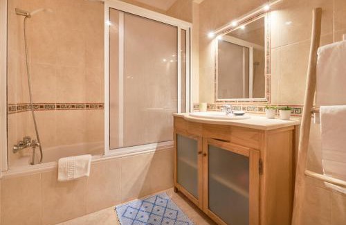 Local da Parvoice Wohnung | Lightful Refuge on the River Front, By TimeCooler