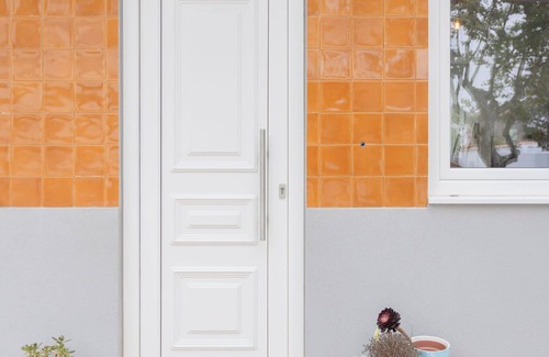 Leixões Haus | Liiiving in Matosinhos- Colorwave Terrace House