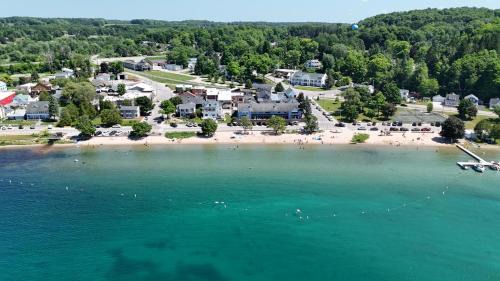 Beulah Haus | Lil's On The Lake Vintage Cottage On Crystal Lake