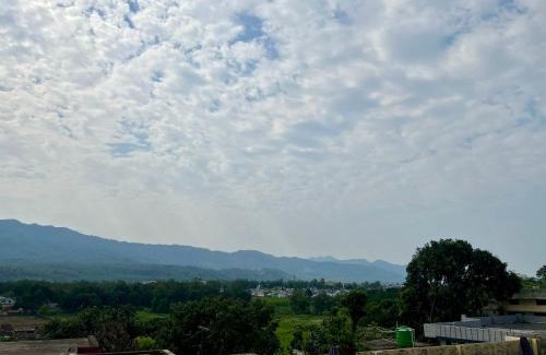 Rishikesh Wohnung | Lily 3BHK by Wabi Sabi Stays with Private Balcony