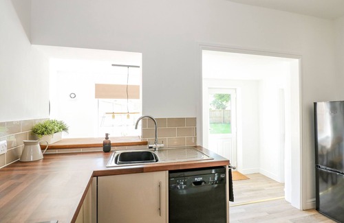 Denver Hütte | LILY COTTAGE, pet friendly, with a garden in Denver