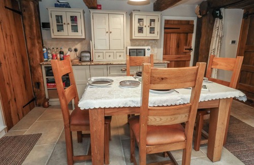 Poole Hütte | LIMBERLOST COTTAGE, character holiday cottage in Hamworthy