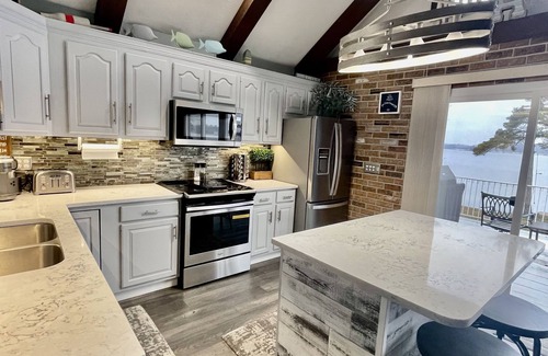 Smyrna Haus | Lincoln Lake Paradise with Tiki Bar & Hot Tub