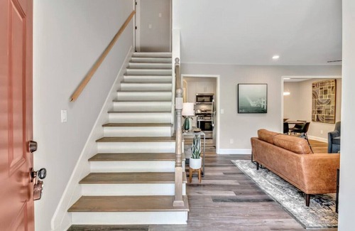 Kennesaw Haus | Lindley Lane 2145 · 4BR Fenced Yd Next to Creek/Nature Trail (2145L)