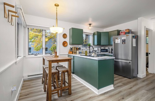 Northport Hütte | Little Dipper - Cozy Cottage on 400 feet of lake frontage on the bay