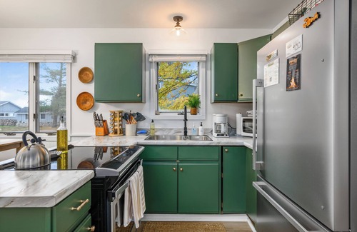 Northport Hütte | Little Dipper - Cozy Cottage on 400 feet of lake frontage on the bay