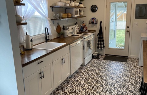 Pendleton Haus | Little House on Ladow