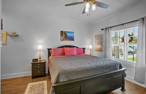 Washington Hotel | Little Inn on Main 214 West Main Street