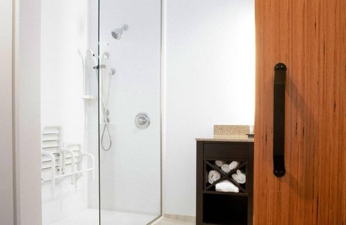 Helena Kabine | Little Ocmulgee State Park and Lodge