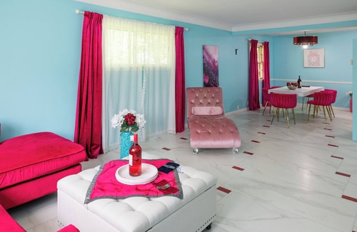 University Heights Haus | Little Paris 5 BR entire house - University Heights