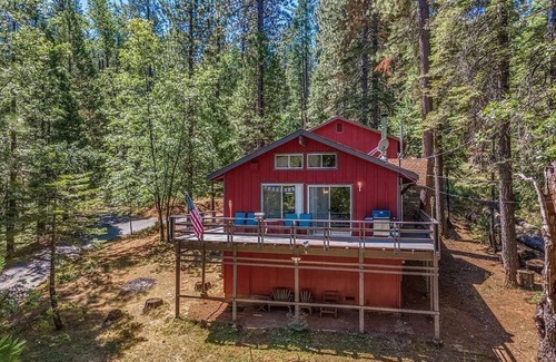 Arnold Kabine | Little Red Cabin in Arnold California