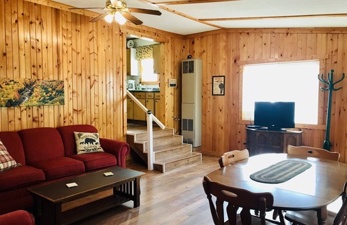 Wellston Kabine | Little Red Cabin - Perfect Up-North Michigan Get-a-Way!