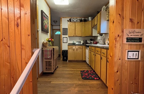 Wellston Kabine | Little Red Cabin - Perfect Up-North Michigan Get-a-Way!