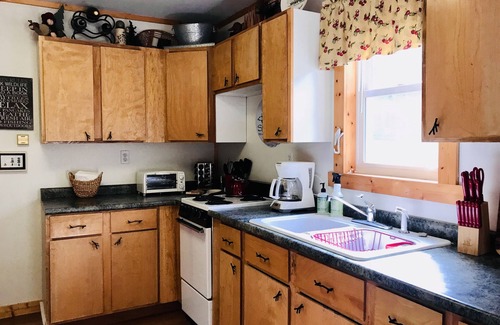 Wellston Kabine | Little Red Cabin - Perfect Up-North Michigan Get-a-Way!