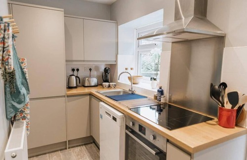 Ogden Haus | LITTLE RED HOLIDAY HOME / Luxe 2 bed accommodation in Halifax / West Yorkshire