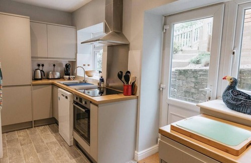 Ogden Haus | LITTLE RED HOLIDAY HOME / Luxe 2 bed accommodation in Halifax / West Yorkshire