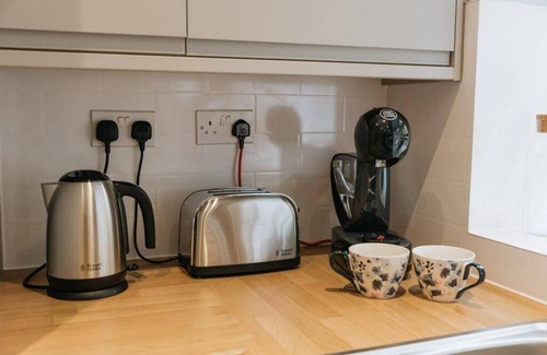 Ogden Haus | LITTLE RED HOLIDAY HOME / Luxe 2 bed accommodation in Halifax / West Yorkshire