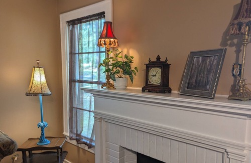 Springhill Haus | Little White House on Dennis Street