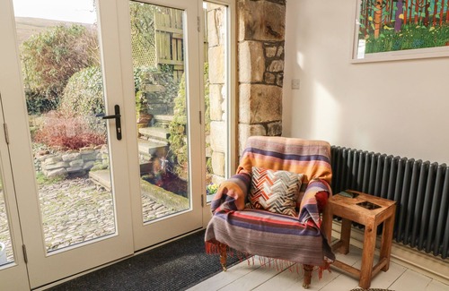 Litton Hütte | LITTON HALL BARN COTTAGE, family friendly, with open fire in Litton