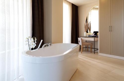 Side Hotel | Liu Resorts